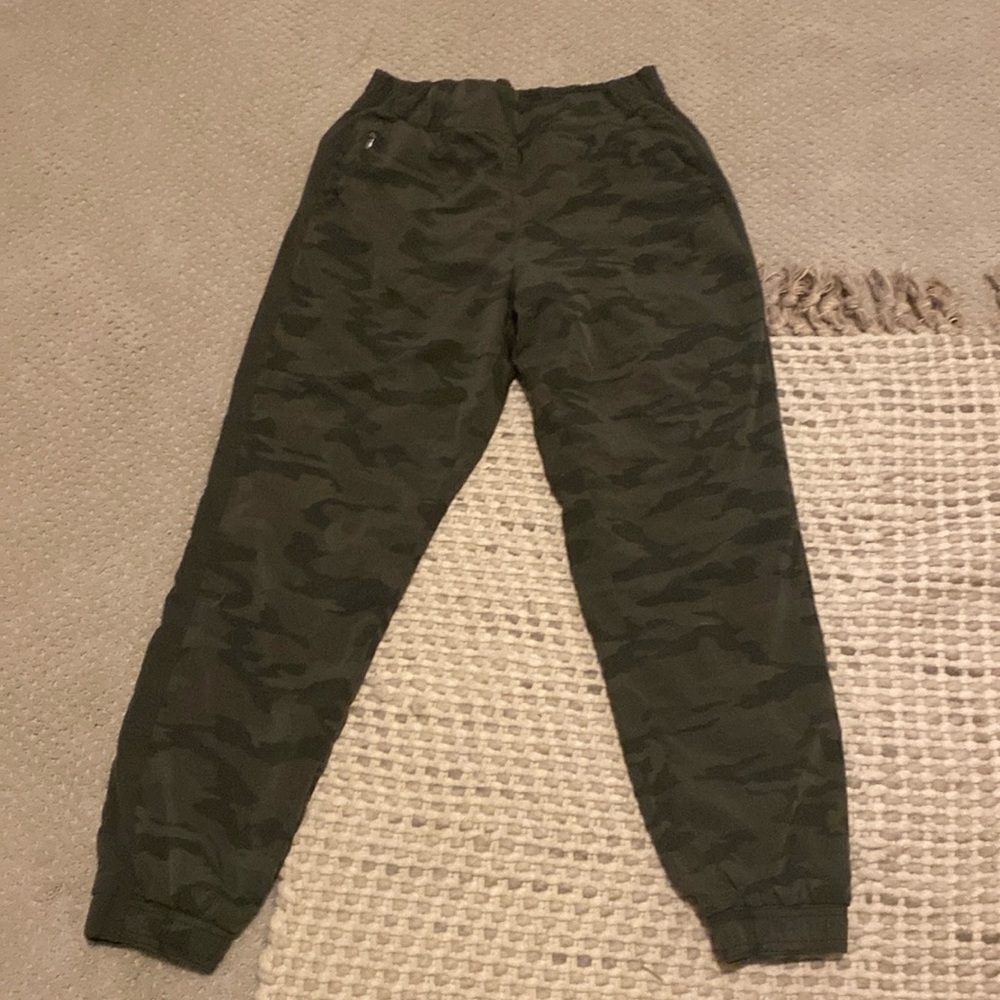 Athleta Brooklyn textured lined jogger green camo